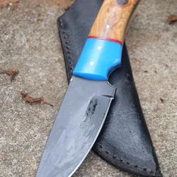 Couteau de Chasse Skinner Lame Drop Point Acier Carbone 1055 Blk Manche Bois/R&eacute;sine Etui ArtisanaleA
