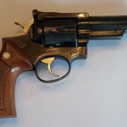 Revolver Ruger Security Six canon de 4 pouces (100mm) .357 Magnum 38SP tr&egrave;s bon &eacute;tat avec mallette