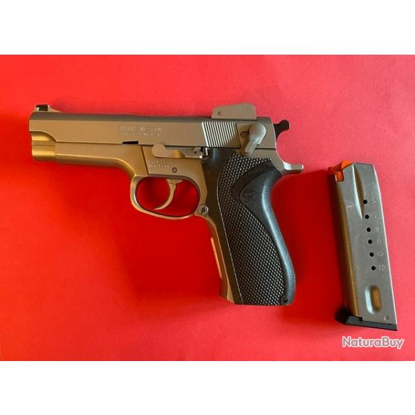 Vend Pistolet semi automatique Smith & Wesson 5906 cal 9mm Parfait Etat