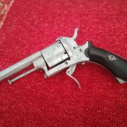 REVOLVER grav&eacute; &agrave; BROCHES calibre 7mm