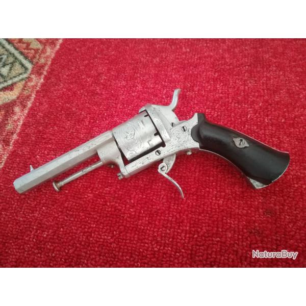 REVOLVER grav� � BROCHES calibre 7mm