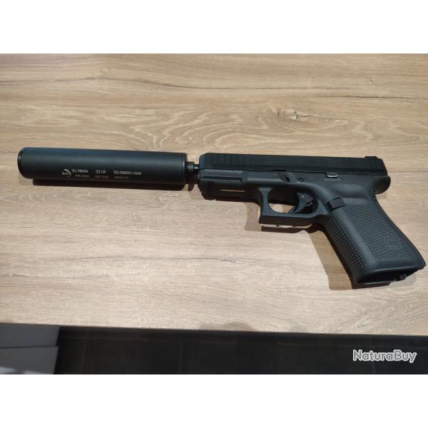 Glock 44 avec silencieux