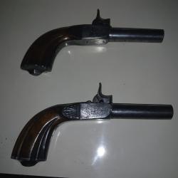 PAIRE DE PISTOLET A COFFRE  & A PERCUSSION. Milieu du XIX Siecles