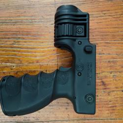 Poign&eacute;e avant FAB Defense T-GRIP avec support de lampe tactique