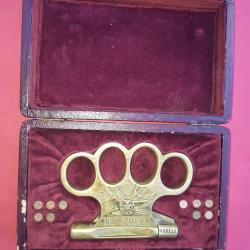 Pistolet poing am&eacute;ricain le Poilu avec coffret d'origine