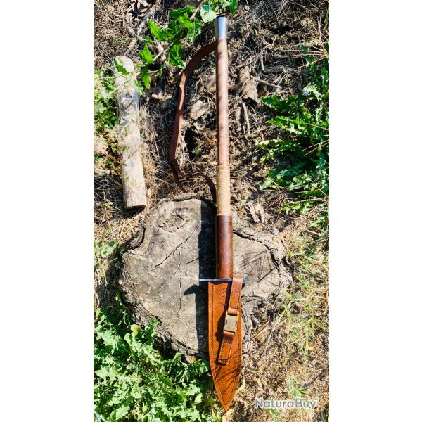 �pieux de grande chasse / lame acier carbone double tranchant / manche bois pommeau cerf