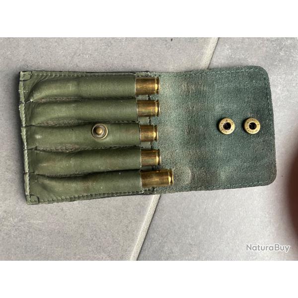cinq balles calibre 7x64 dans un �tui cartouchi�re  en cuir �tat neuf