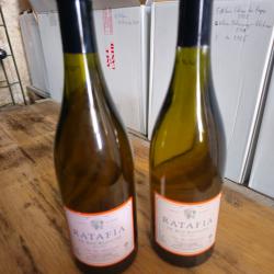 2 bouteilles de ratafia de Bourgogne blanc