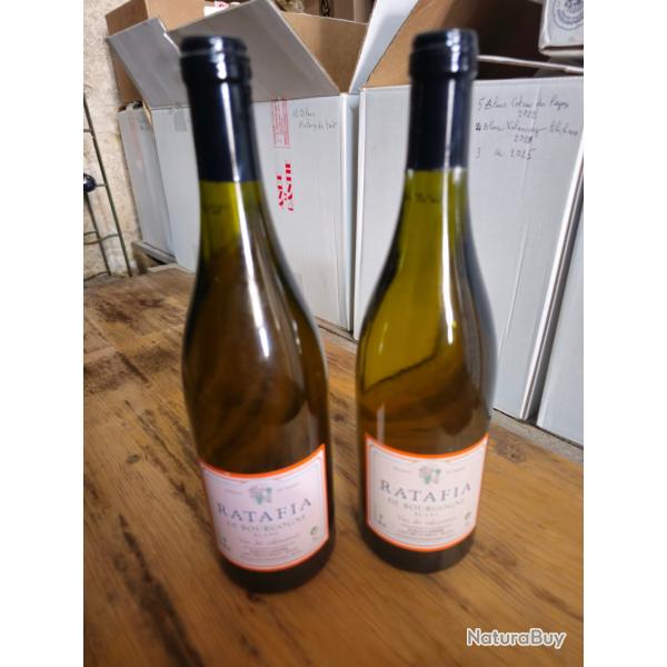 2 bouteilles de ratafia de Bourgogne blanc