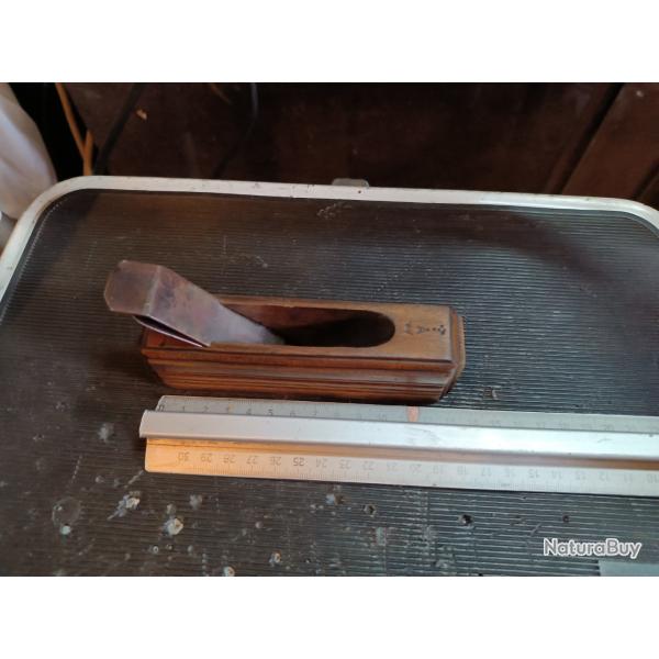Rare tr�s beau petit rabot armurier ancien
