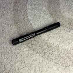 Lampe torche LED tactique compacte - format stylo - EDC avec clip de poche