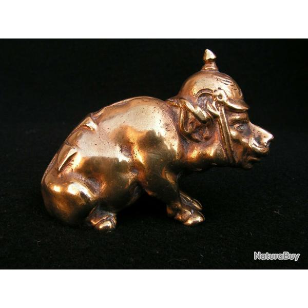 Bronze satirique "Cochon allemand-Casque � Pointe-t�te du Kaiser"