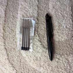 Stylo tactique multifonction en m&eacute;tal - robuste et compact - cartouches fournies - EDC