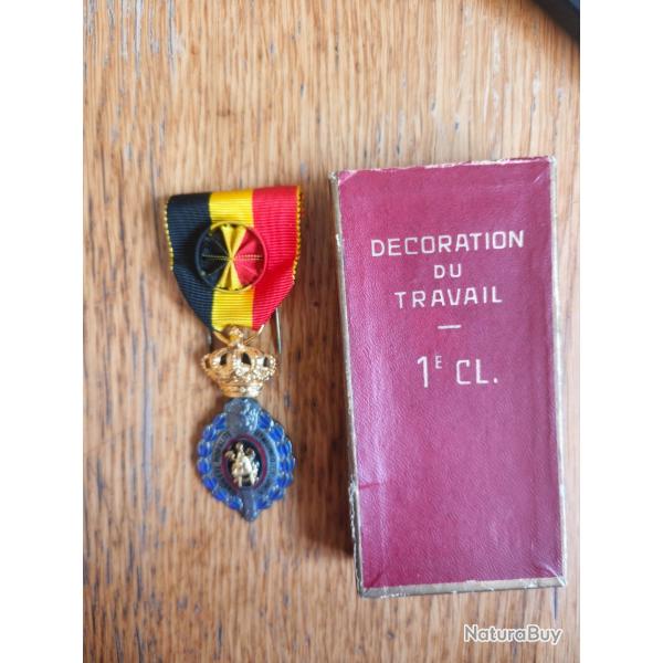 M�daille d�coration du travail 1�re classe avec la bo�te