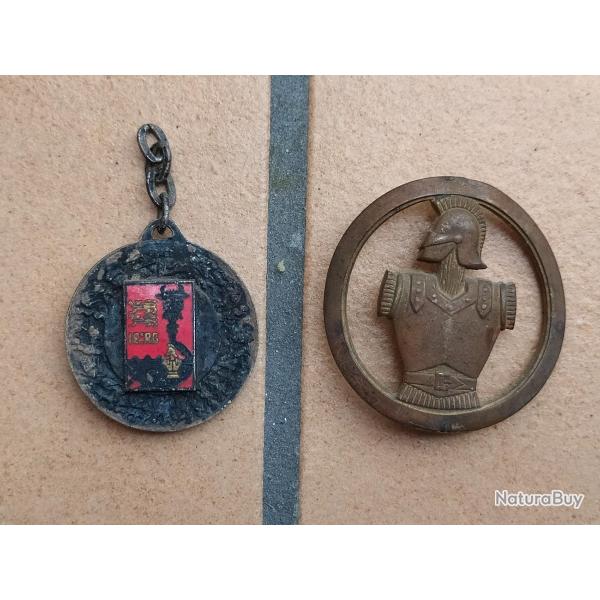 LOT INSIGNE DE BERET ET MEDAILLE  PORTE CELF DU 12 REGIMENT DE GENIE STE BARBE PROTEGE LES SAPEURS