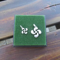 DUO de pendentif en argent en forme de "Lauburu" Croix Basque traditionnel - FRANCE (XX&eacute;)
