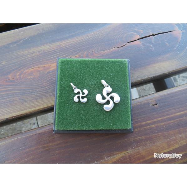 DUO de pendentif en argent en forme de "Lauburu" Croix Basque traditionnel - FRANCE (XX�)