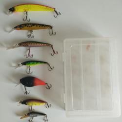 LOT 8 LEURRES POISSONS NAGEURS ENTRE 5 ET 13CM AVEC BILLES INTERIEURES + BOITE RANGEMENT 20X13X4CM