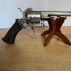 Revolver &agrave; broche de 9 mm