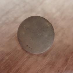 Ancien bouton d'uniforme, plat, diam&egrave;tre 17 mm