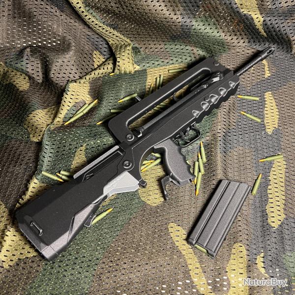 Reproduction miniature FAMAS F1