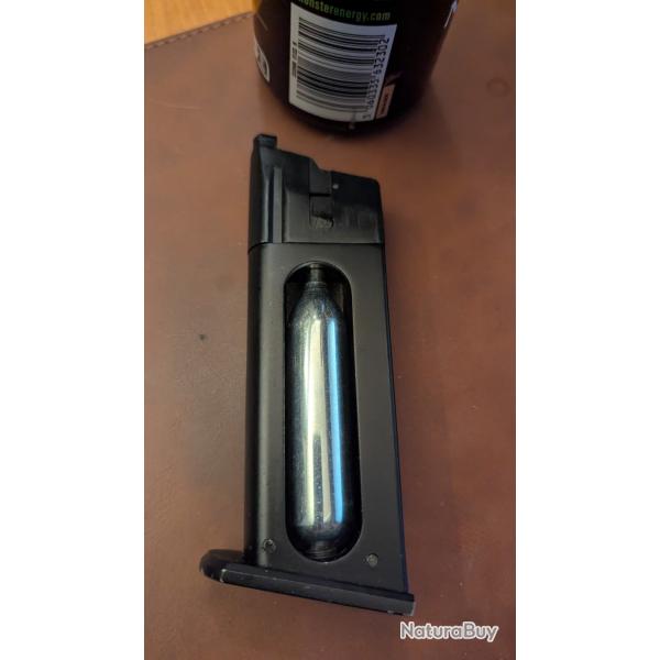 Un (1) chargeur Co2 pour Desert Eagle KWC (sans fuite et joint neuf)