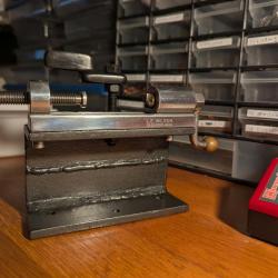 Excellent case trimmer L.E. Wilson + Embout perceuse + 2 cases holder