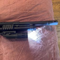 Fusil &agrave; pompe TAURUS ST12 avec lampe 2800 lum. Neuf, jamais servi
