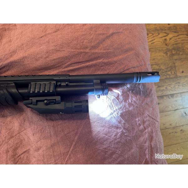 Fusil � pompe TAURUS ST12 avec lampe 2800 lum. Neuf, jamais servi