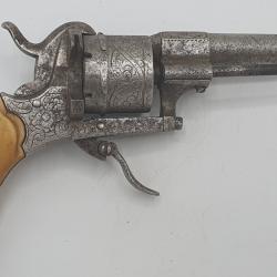 Pistolet : calibre 7 mm &agrave; broche &agrave; restaurer ou &agrave; cannibaliser.