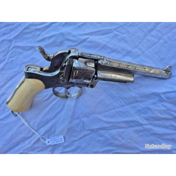 Revolver Fagnus Maquaire cal 380 finition grav� et nickel� avec crosse ivoire