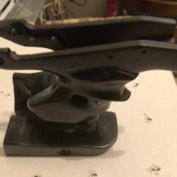 Crosse (plaquettes) pour pistolet de marque Unique mod&egrave;le DES 96 U