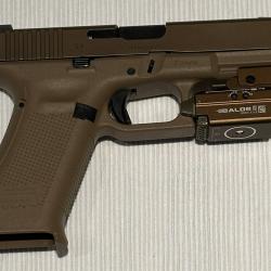 Glock 19x Filet&eacute; + Lampe laser Olight + 5 Chargeurs