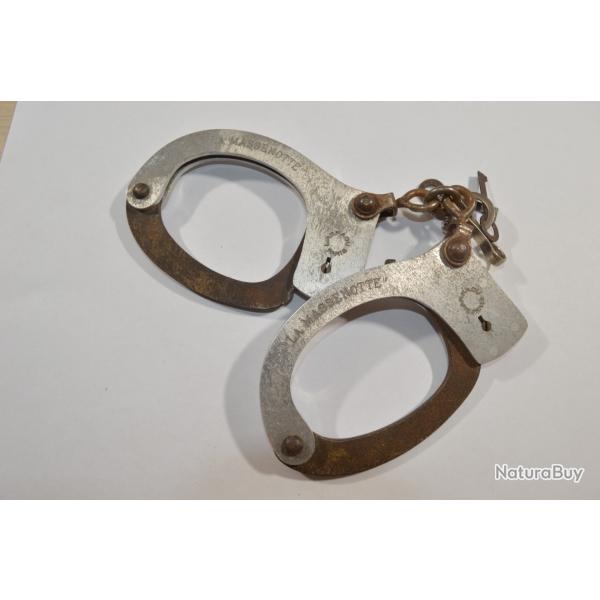 Paire de menottes La Massenotte Police Ancien 1960/1970 avec  clefs (24)
