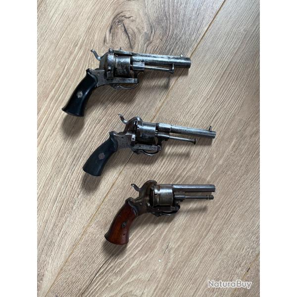 Lot de trois revolvers � broche de calibre 7 mm.