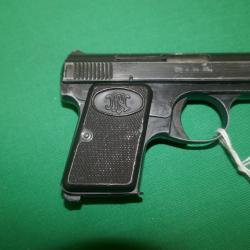 Pistolet BROWNING BABY 6.35mm mod&egrave;le sous trait&eacute; chez MAB en France