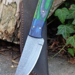 Skinner Couteau Damas Lame 256 Couches Lame Trailing Point Manche Green F Artisanale Etui Nylon