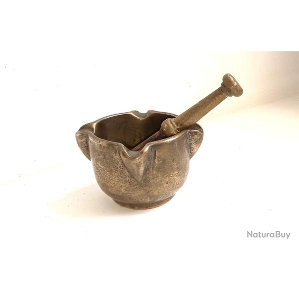 Mortier, pilon en bronze de l'age de bronze