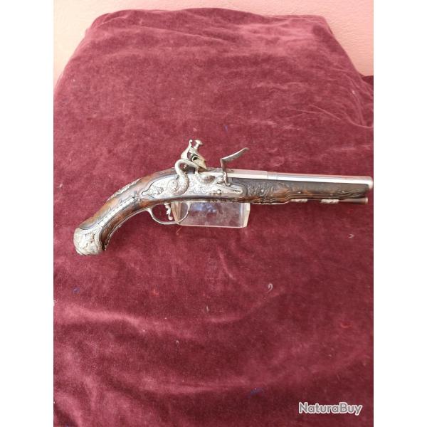 Extraordinaire pistolet � silex de luxe "italien" dat� 1810 enti�rement grav� et sculpt�.