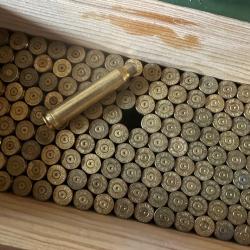 Destockage lot complet 230 &eacute;tuis tir&eacute;s une seule fois, 300 Win Mag (200 Winchester + 30 premium)