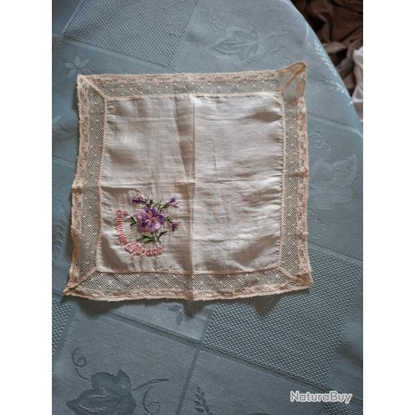 Mouchoir en soie brod�e guerre 14-18 Souvenir de France Bordure en dentelle