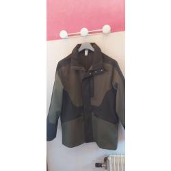 Tr&egrave;s belle veste neuve de chasse tissu imperm&eacute;able Avec capuche Taille L