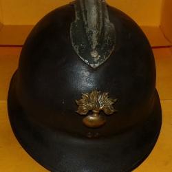 CASQUE ADRIAN MODELE 1926 AVEC INSIGNE DE L'INFANTERIE , PERIODE WWII  , PRESENCE DE SA COIFFE ET DE
