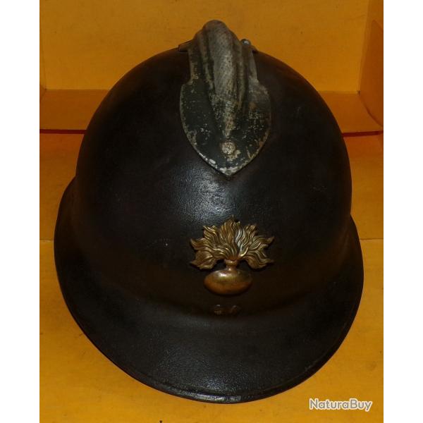 CASQUE ADRIAN MODELE 1926 AVEC INSIGNE DE L'INFANTERIE , PERIODE WWII  , PRESENCE DE SA COIFFE ET DE