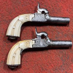 Paire de pistolet coup de poing xix &egrave;me ivoire 1 euro sans prix de r&eacute;serve !!!