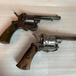 Lot de deux revolvers Lefaucheux &agrave; broche de calibre 7 mm.