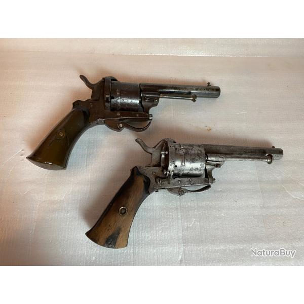 Lot de deux revolvers Lefaucheux � broche de calibre 7 mm.