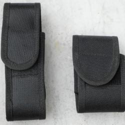 Lot deux holsters en tissus synth&eacute;tique pour chargeur ou autres
