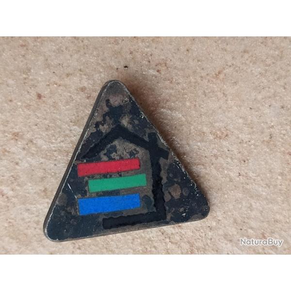INSIGNE BROCHE AUBERGE DE JEUNESSE  ANNEE 1950-1980 3 COULEURS