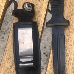 Couteau botte Smith & Wesson s&eacute;rie 6051 acier 440 de 1981